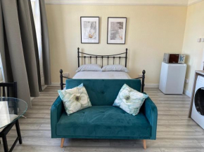 Cosy Studio With Full Facilities.
